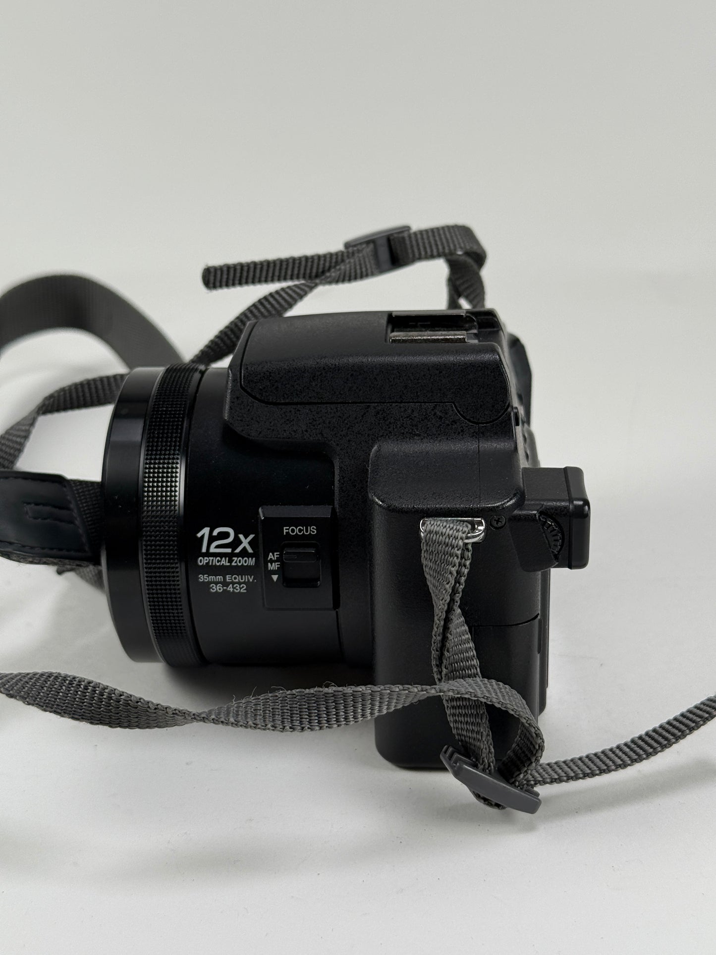Panasonic Lumix DMC-FZ20 Digital Bridge Camera Working w/ 12x Zoom Lens