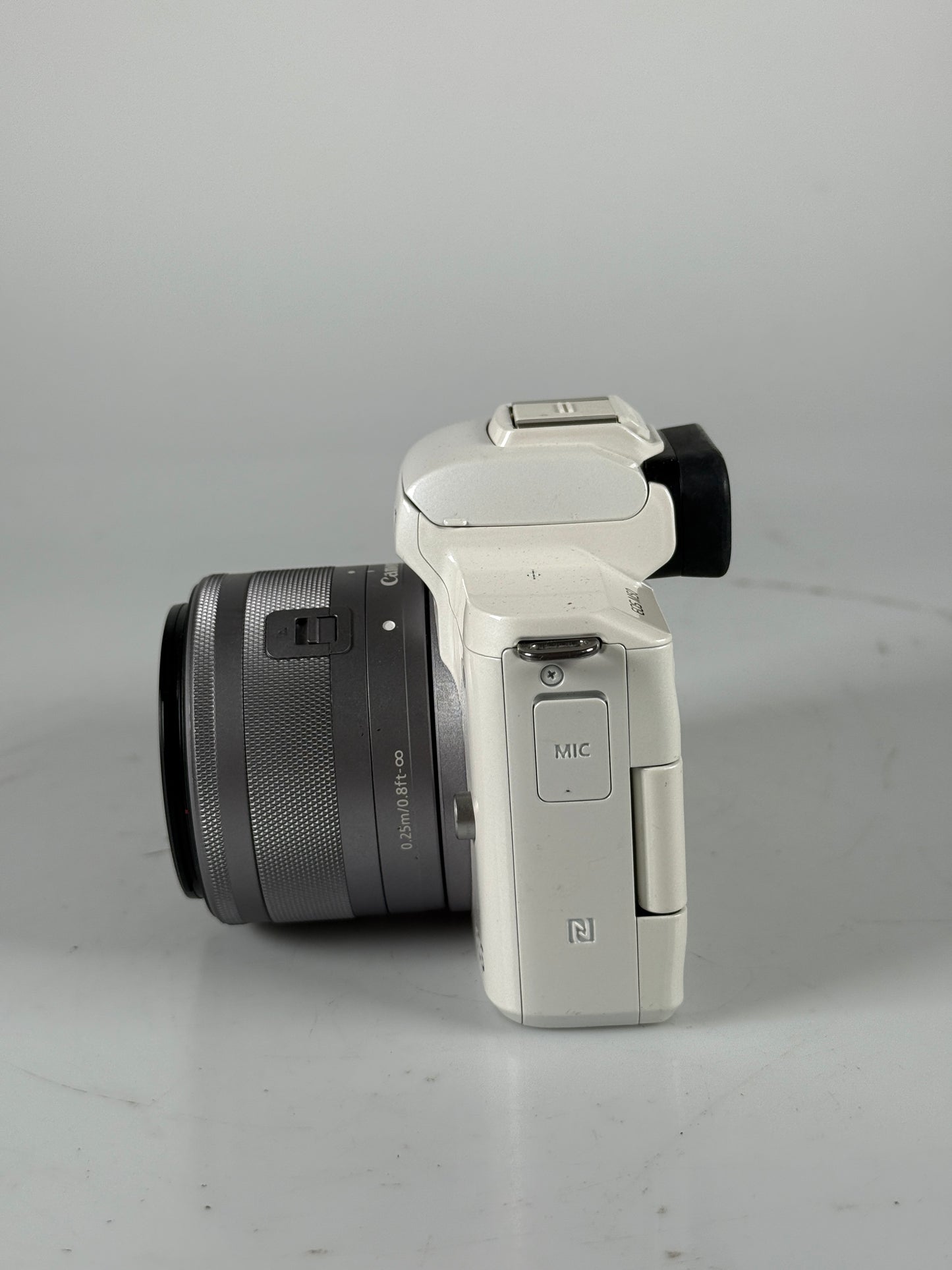 Canon EOS M50 24 MP Camera Body w/15-45mm Lens white