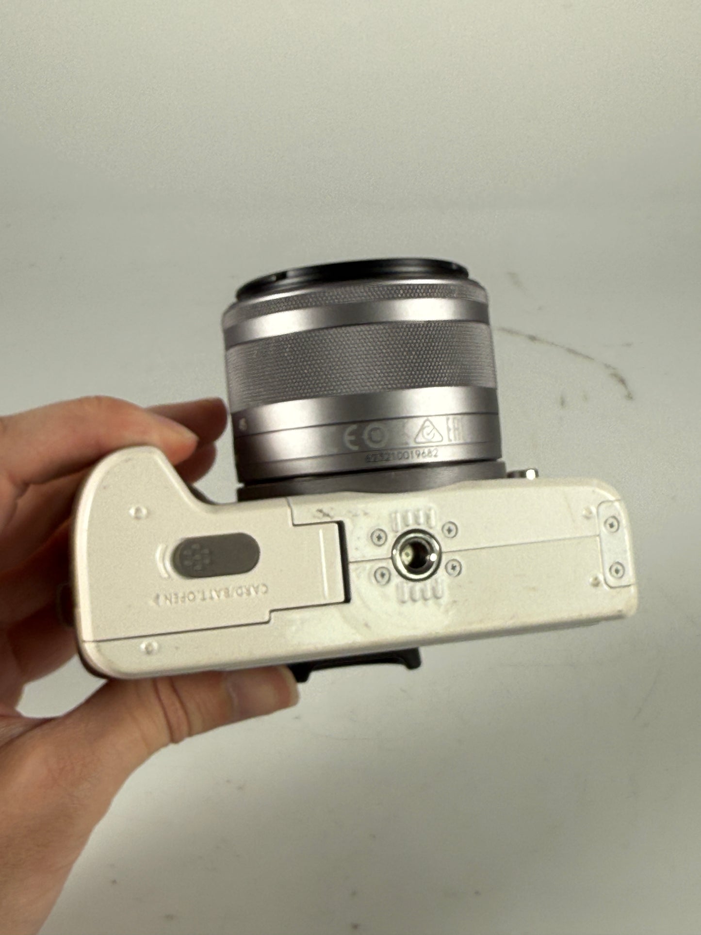 Canon EOS M50 24 MP Camera Body w/15-45mm Lens white