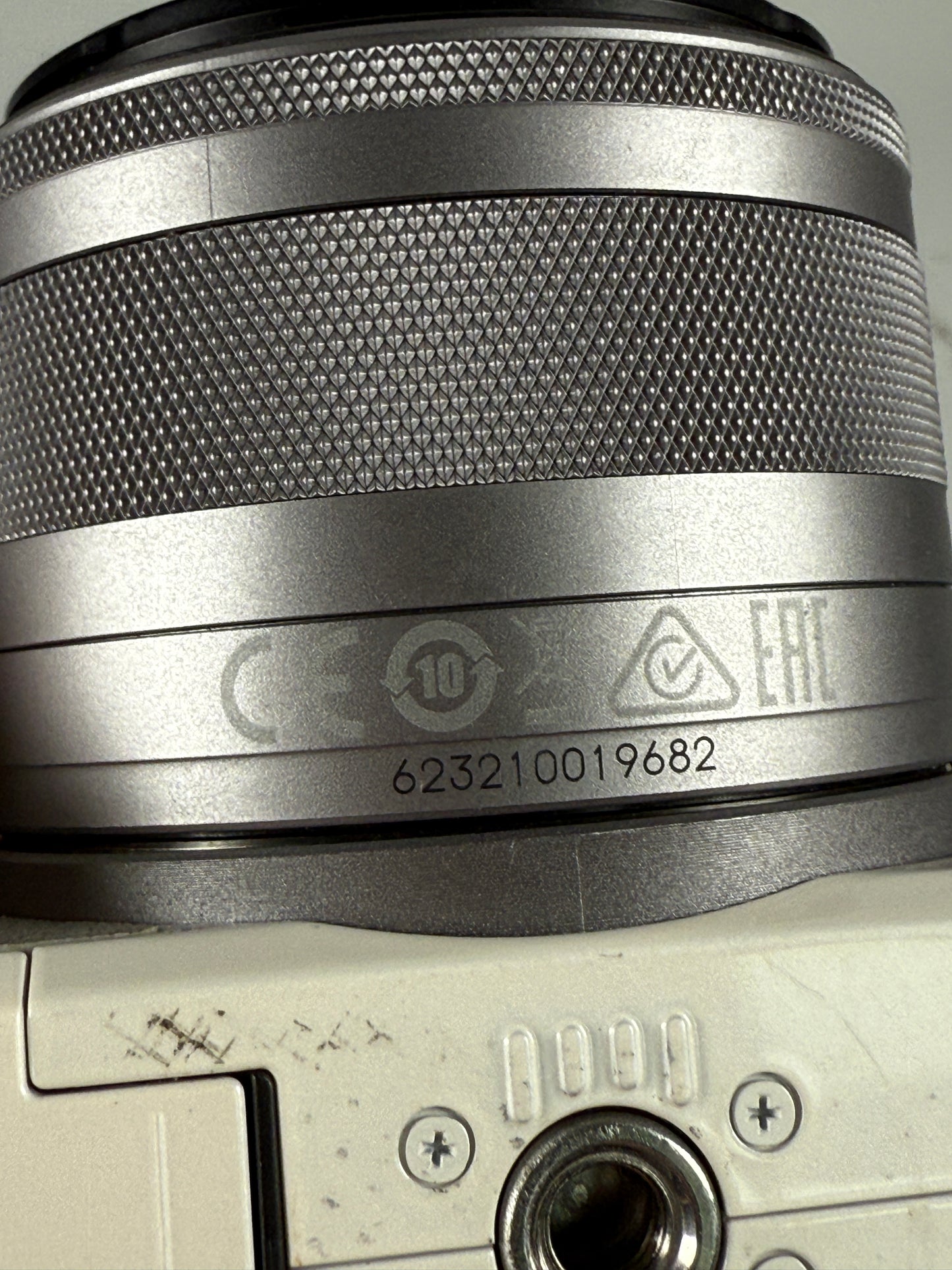 Canon EOS M50 24 MP Camera Body w/15-45mm Lens white