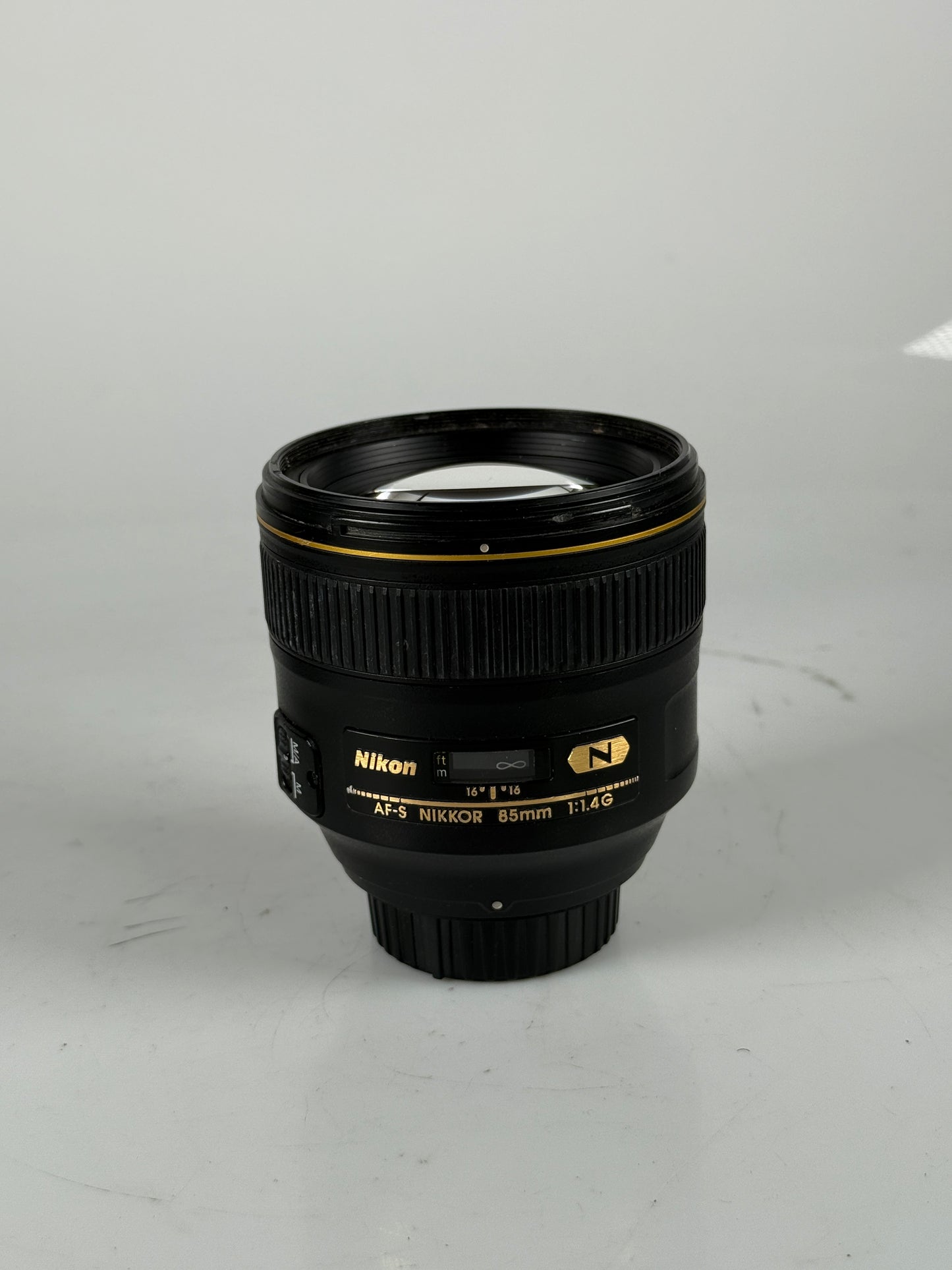 Nikon AF-S NIKKOR 85mm f1.4G N Lens with Hood