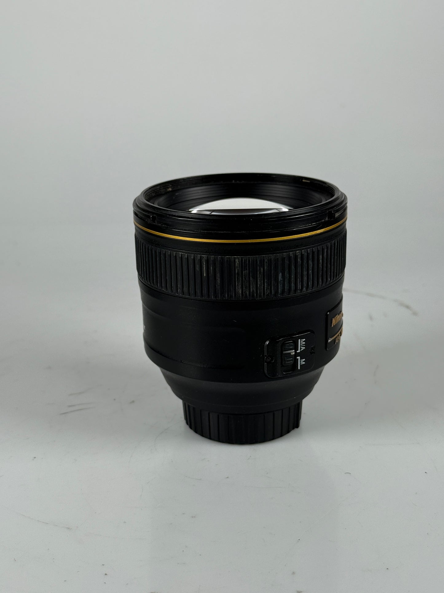 Nikon AF-S NIKKOR 85mm f1.4G N Lens with Hood