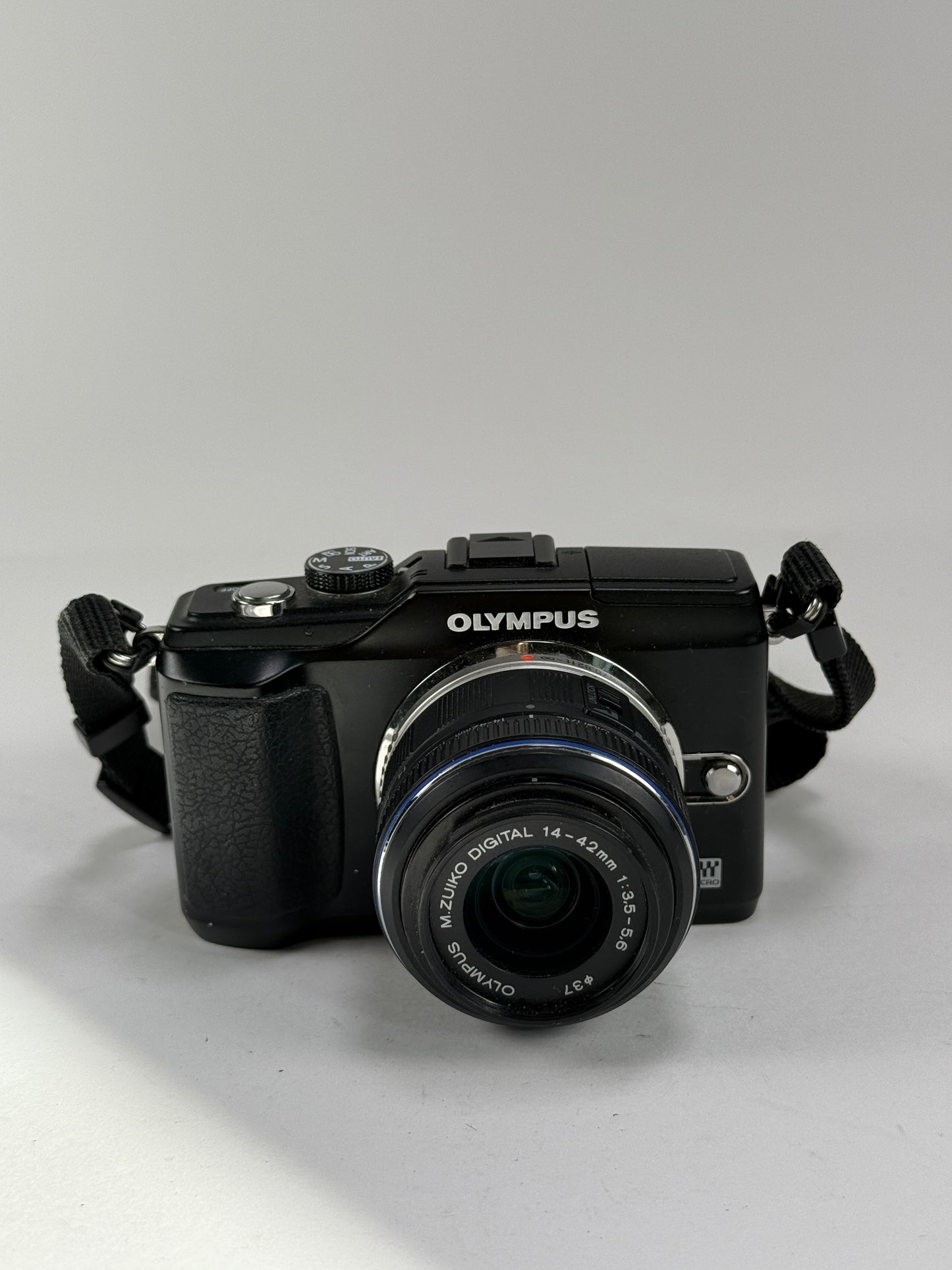OLYMPUS PEN E-PL2 12.3 MP Mirrorless DSLR Camera kit w/ 14-42mm lens