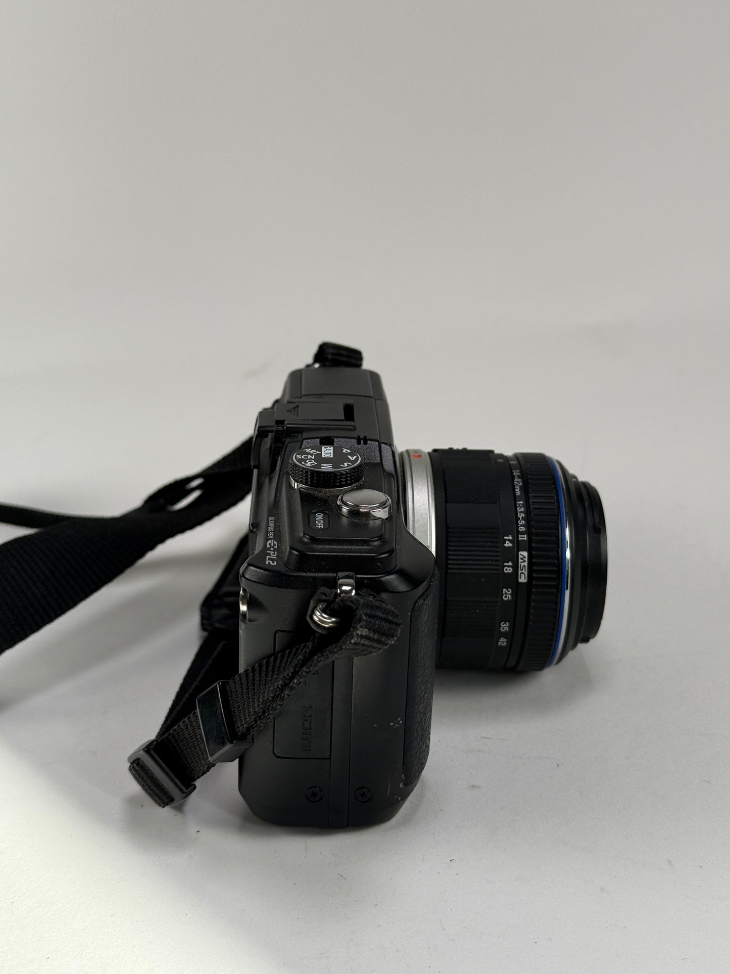 OLYMPUS PEN E-PL2 12.3 MP Mirrorless DSLR Camera kit w/ 14-42mm lens