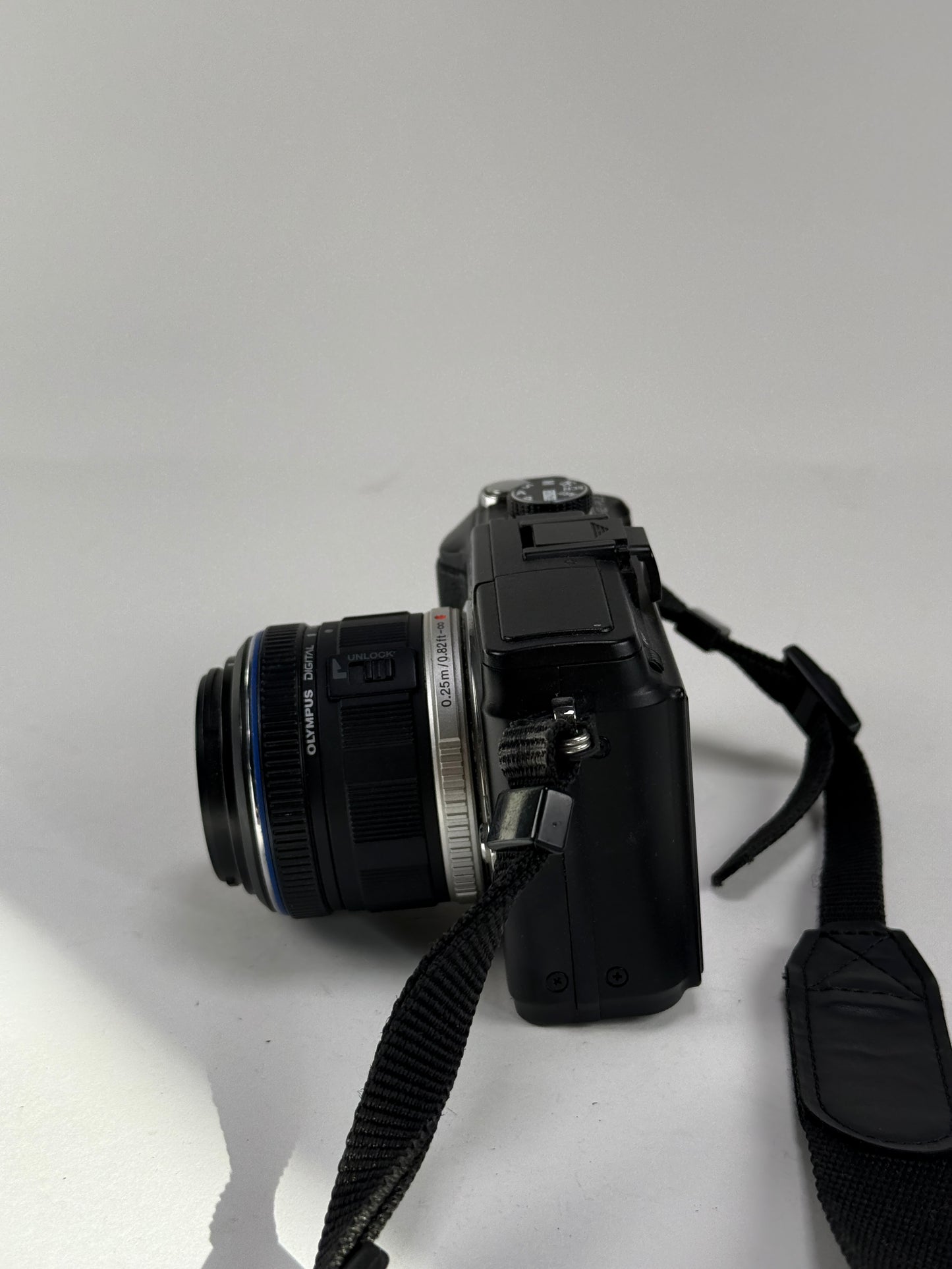 OLYMPUS PEN E-PL2 12.3 MP Mirrorless DSLR Camera kit w/ 14-42mm lens