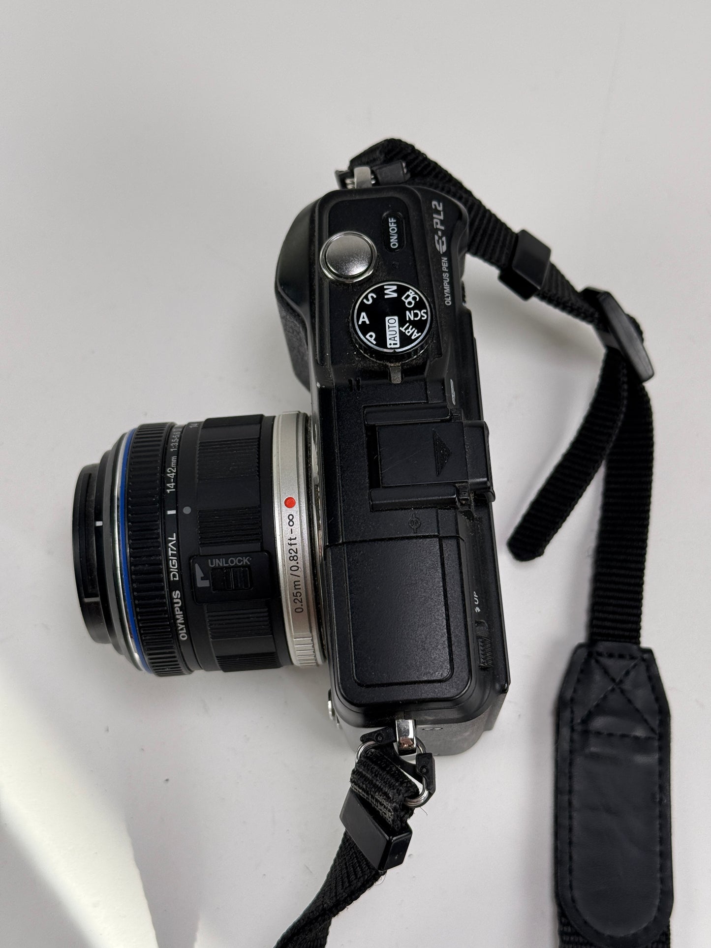 OLYMPUS PEN E-PL2 12.3 MP Mirrorless DSLR Camera kit w/ 14-42mm lens