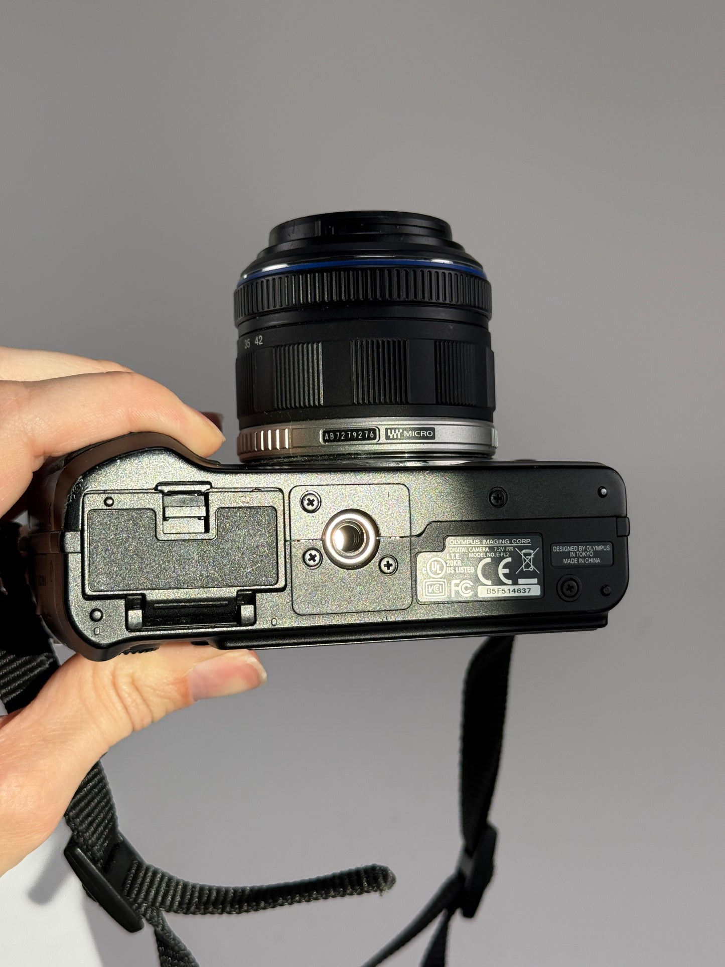 OLYMPUS PEN E-PL2 12.3 MP Mirrorless DSLR Camera kit w/ 14-42mm lens