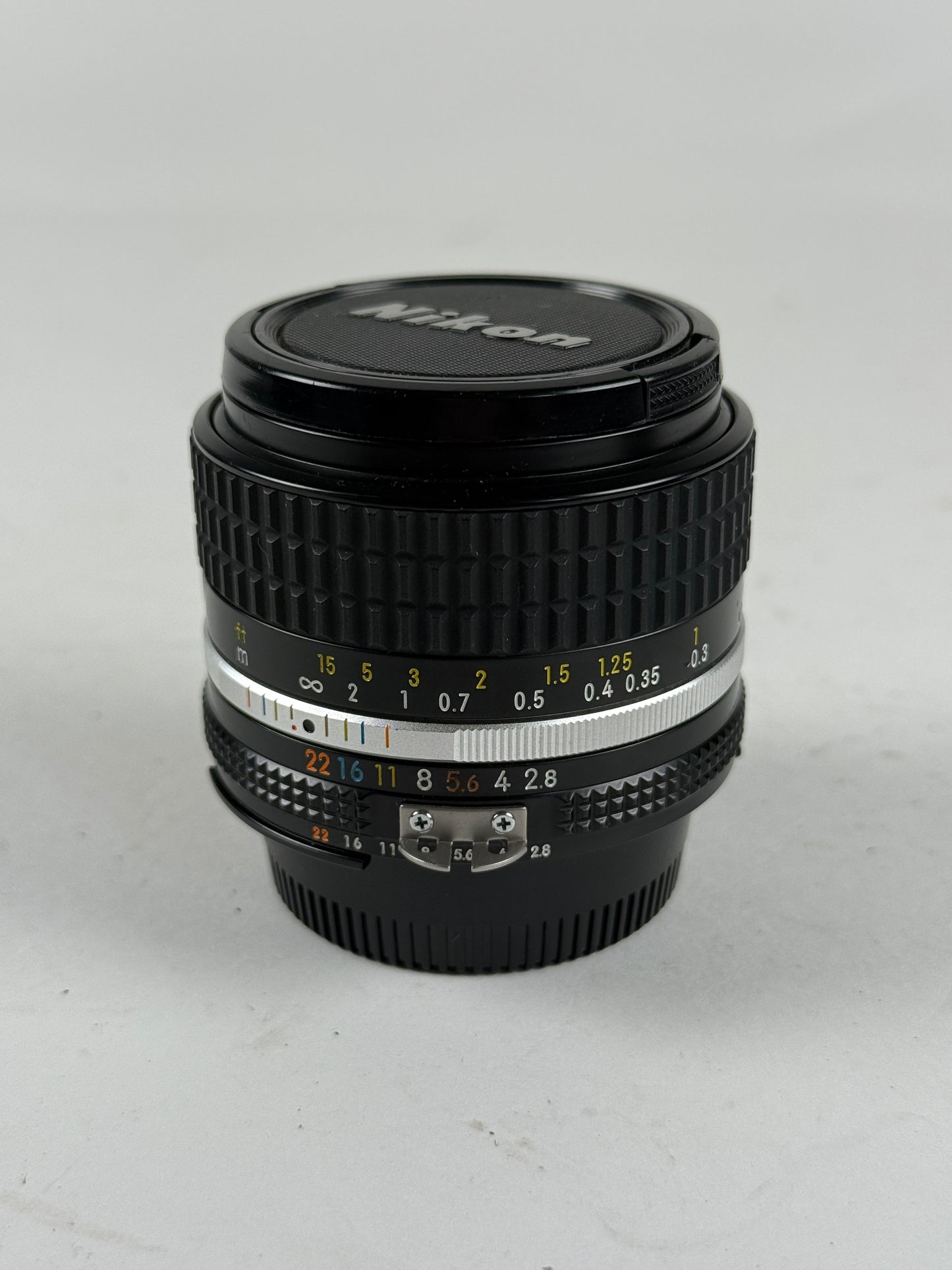 Nikon Ai-s ais Nikkor 28mm f2.8 Wide Angle MF Lens