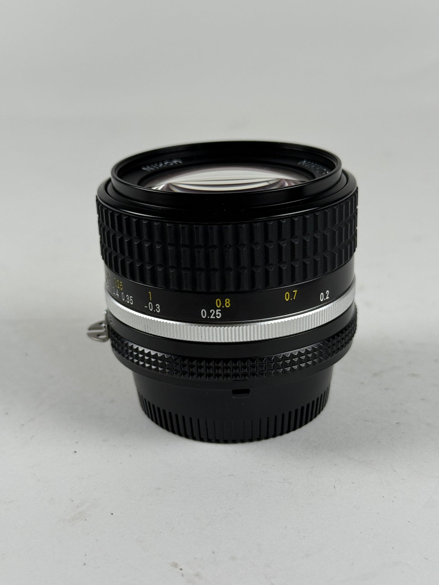 Nikon Ai-s ais Nikkor 28mm f2.8 Wide Angle MF Lens