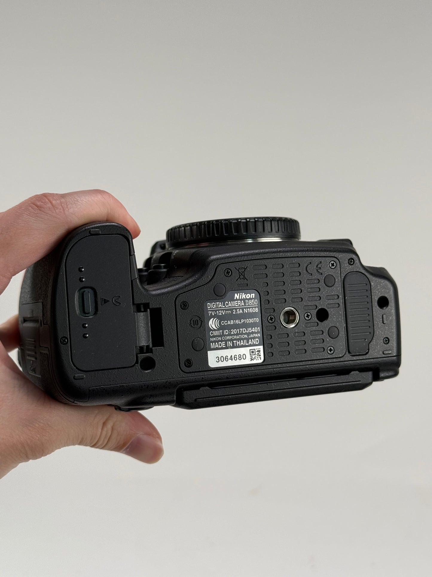 Nikon D850 Full Frame Digital camera body SC: 1.6k