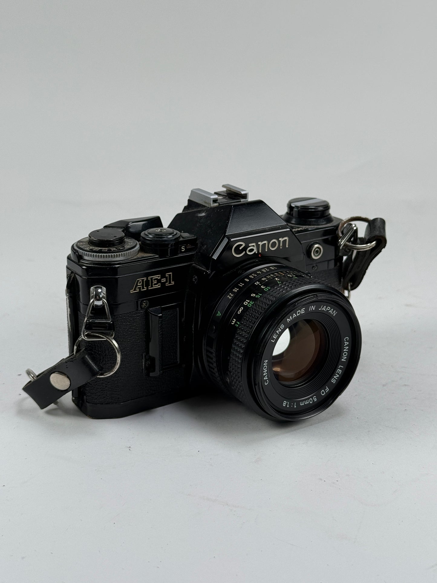 CANON AE-1 black SLR 35mm Film Camera with 50mm f1.8 Kit