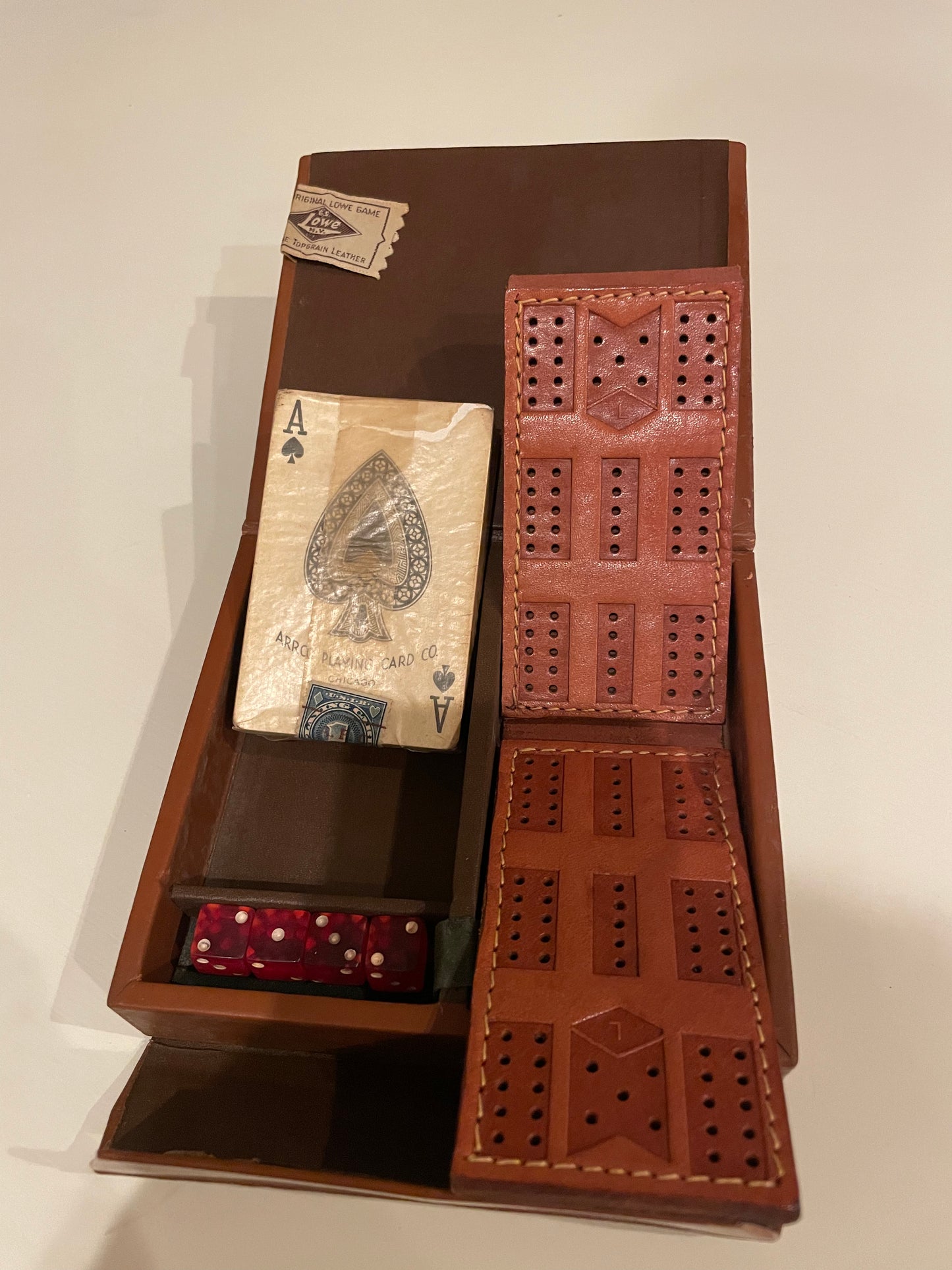 Vintage ES Lowe NY Leather travel cribbage set w/ sealed ARRCO playing cards