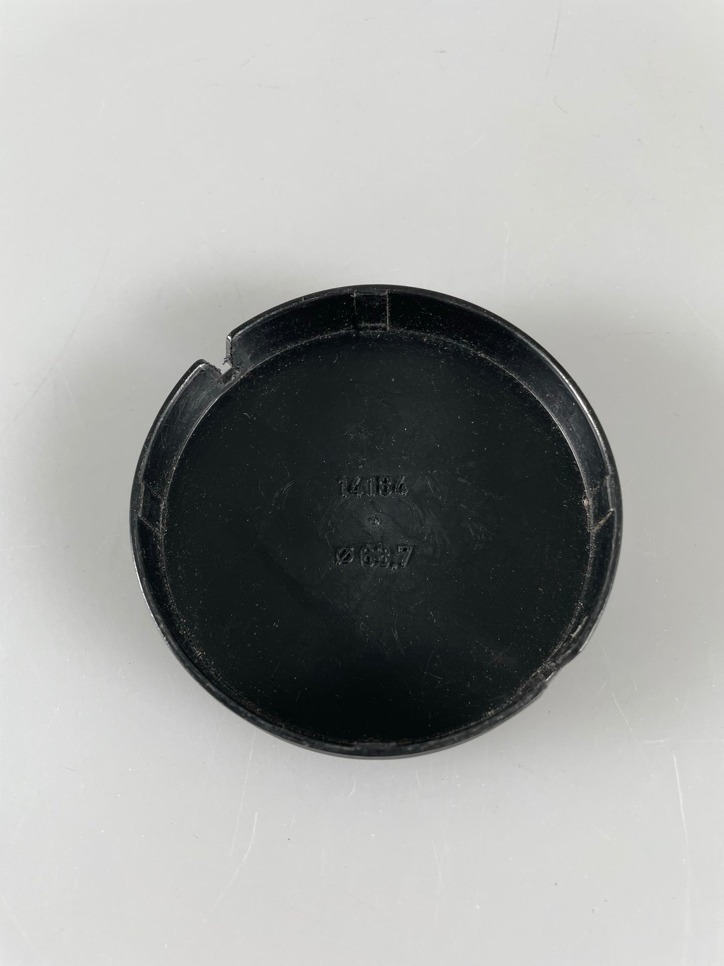 14184 Leica 63.7 mm Push-On Lens Cap