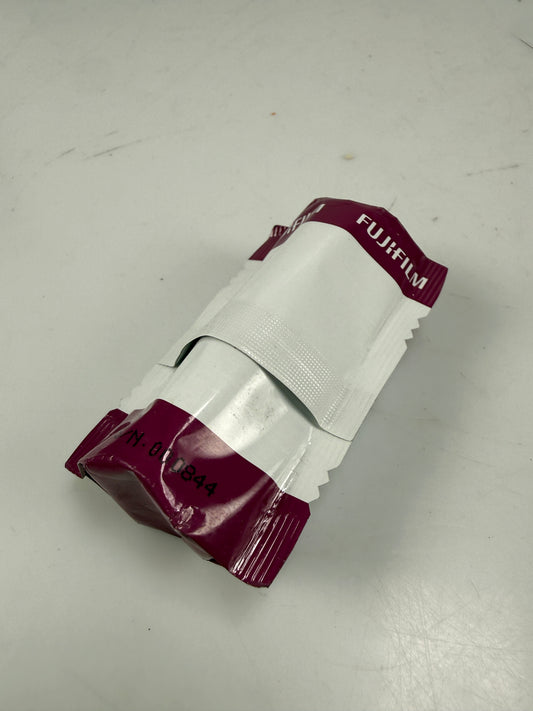 FUJIFILM PRO 400H 220 Film - 1 Roll - expired