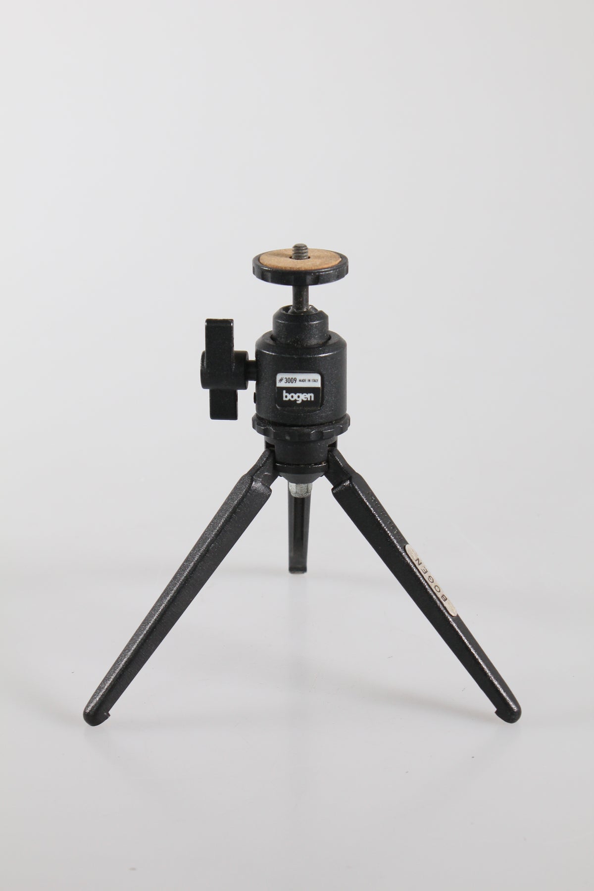 Bogen Manfrotto Table Top Tripod 3009 Micro Fluid Ball Head