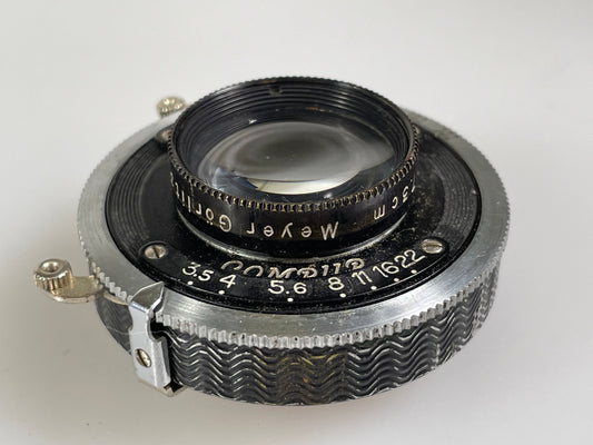 Hugo Meyer Gorlitz 7.3cm f3.5 Trioplan lens in shutter