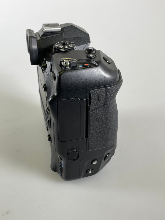 Olympus OM-D E-M1X Mirrorless Digital Camera