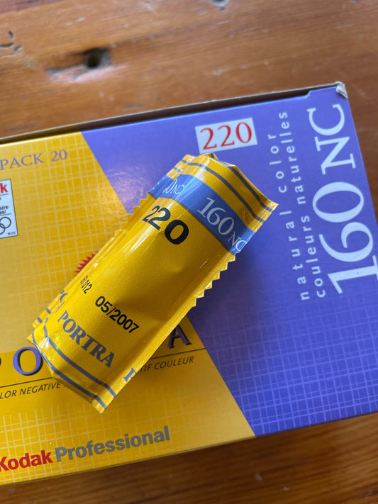1 Roll Kodak color Portra 160 NC Natural Color 220 expiration 2007